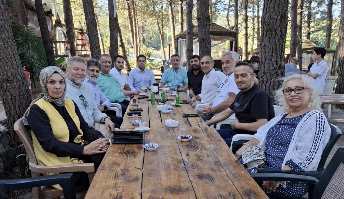 İl Başkanımız Ali Hakan Ağaoğlu ve İstanbul Anadolu Yakası ilçe başkanlarımızla bir araya gelerek hedeflerimizi, çalışmalarımızı ve yol haritamızı istişare ettik.

Nazik ev sahipliği için Maltepe İlçe Başkanımız Mehmet Tekin’e ve değerli teşkilat mensuplarımıza teşekkür ediyorum.