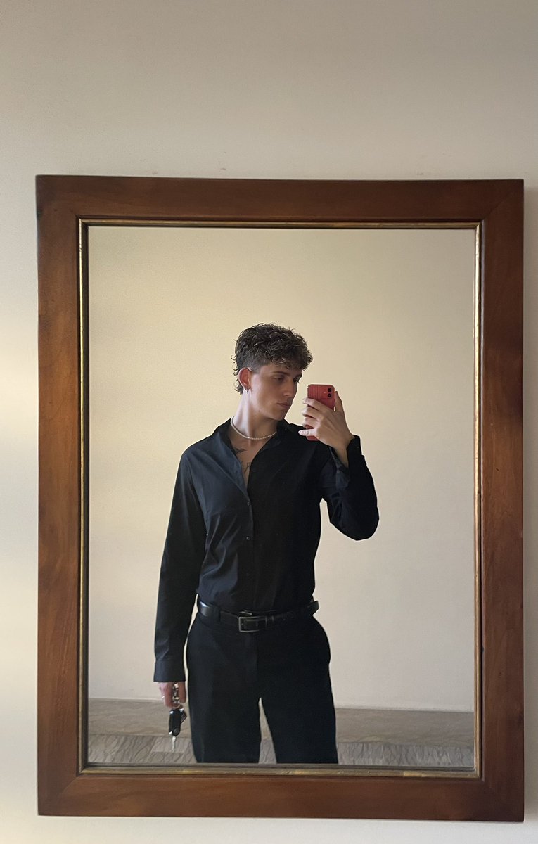 Scusate ma un look total black é sempre la salvezza 🖤