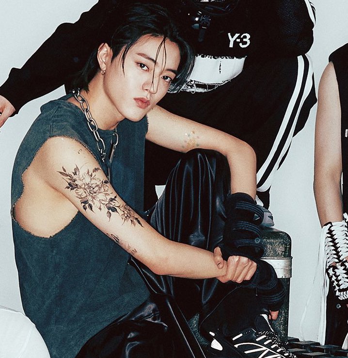 Ohhh finally this agency know how to styling Haruto with his favorite long hair. Keep it up for doing such a great bare minimum treatment for Haruto. Already pre ordered Haruto’s digipack album 😄😁