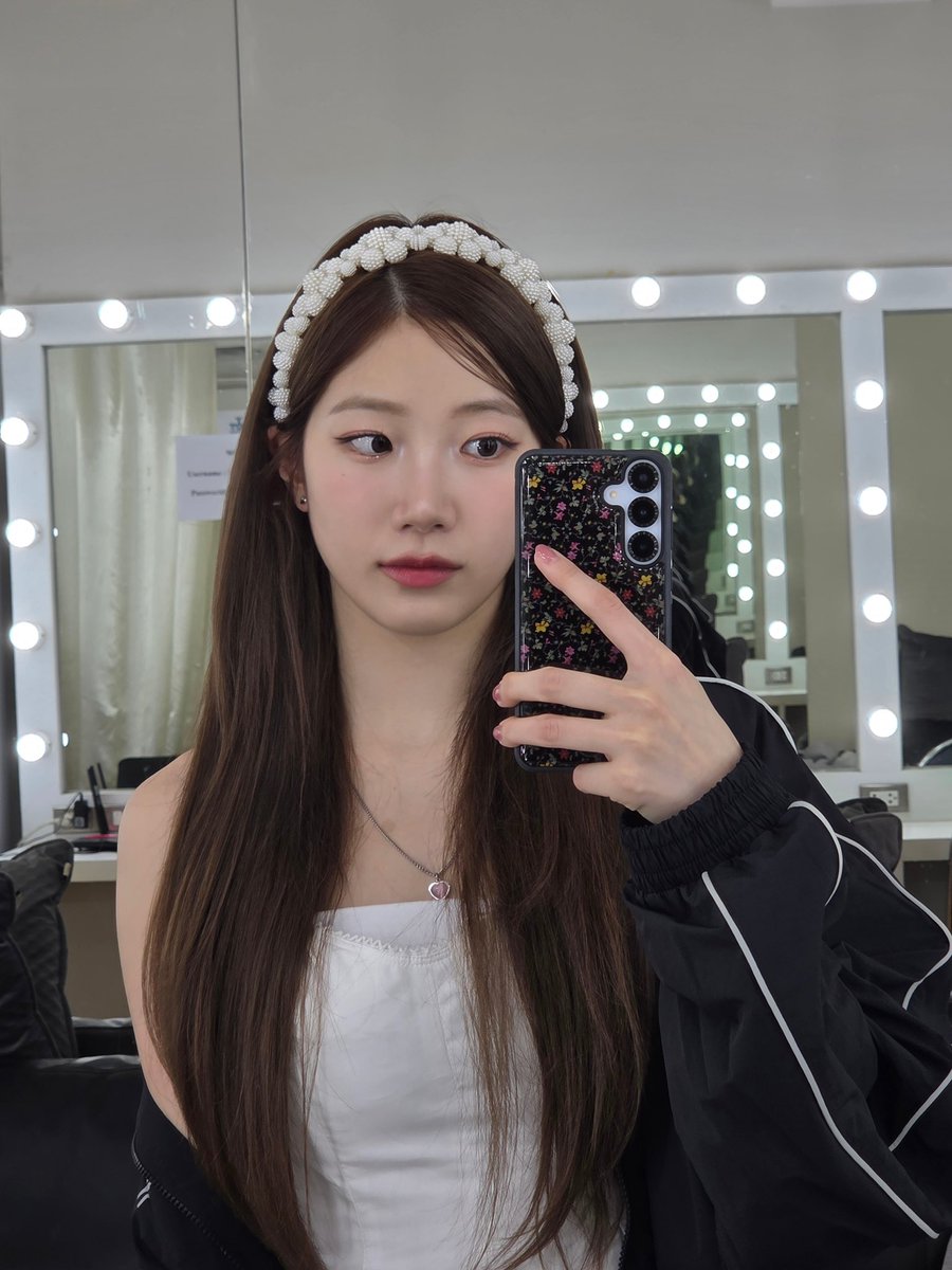 sserapics's tweet photo. KAZUHA WEVERSE UPDATE https://t.co/C6FcYIhfti