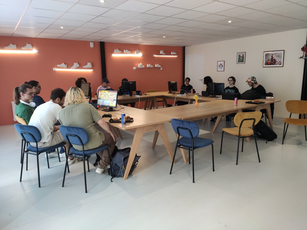 SalamanderFGC's tweet photo. Comme certains d'entre vous ont pu voir nos (semi) Weeklies sont de retour avec le soutien du City toujours à la NEF à l'entrée du Havre.

Et attention, on vous annonce du lourd pour bientôt 🧑‍🍳

https://t.co/NNx4NhkM78 https://t.co/xAzWKKgNcM