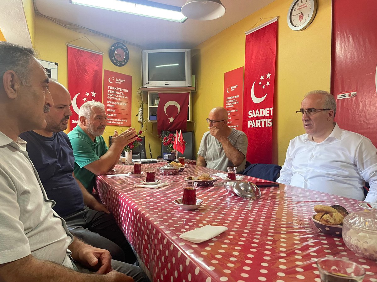Beyoğlu İlçe Başkanlığı Piripaşa Mahalle Temsilciliğimizi ziyaret ettik. Çeşitli başlıklarda kısa kısa istişarelerde bulunduk. Misafirperverliklerinden dolayı teşkilat mensuplarımıza teşekkür eder, çalışmalarında başarılar dilerim.