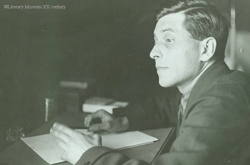 Russia's tweet photo. ✍️ #OTD in 1895, Mikhail #Zoshchenko, master of satirical prose, was born
His razor-sharp wit brought fresh perspective on everyday Soviet life, making his work ever so popular throughout the USSR
📚 A hidden gem for foreigners, Zoshchenko's stories are both hilarious & humane https://t.co/qwootdRWGI