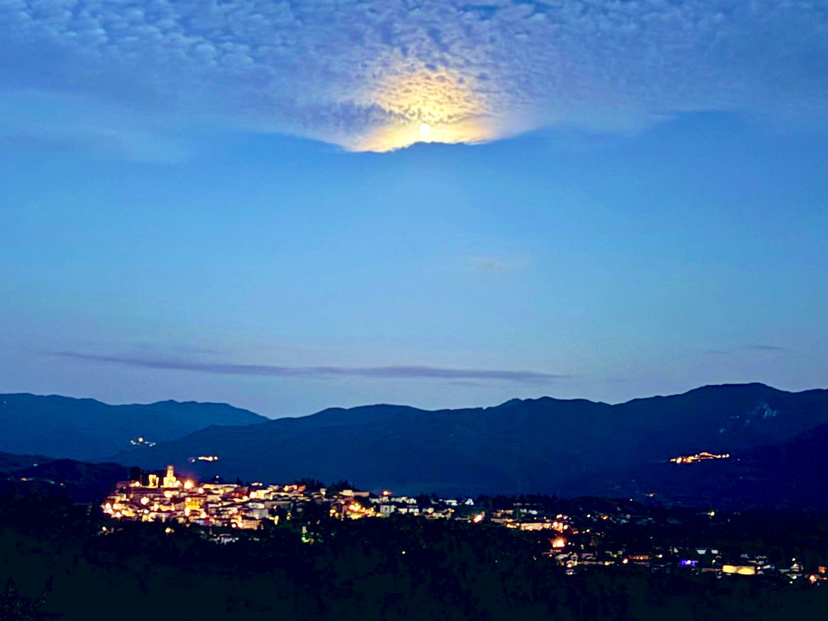 contssabrunilde's tweet image. E tu, Cielo, dall'alto dei mondi sereni, infinito, immortale,oh! d'un pianto di stelle lo inondi quest'atomo opaco del Male!
#Barga