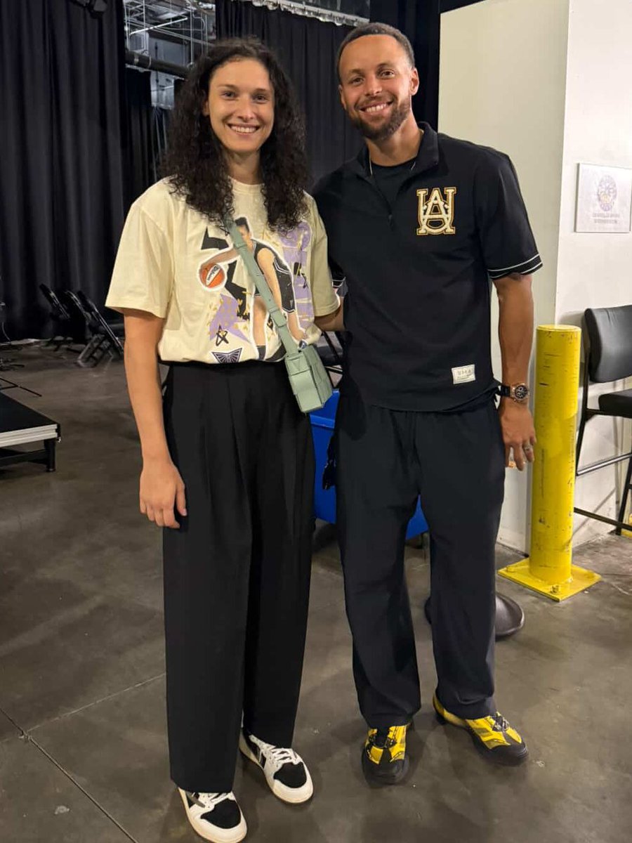 Golden State link-up alert ‼️

<a href="/ceciznd/">Cecilia Zandalasini</a> and <a href="/StephenCurry30/">Stephen Curry</a> get together after defending Ballhalla.