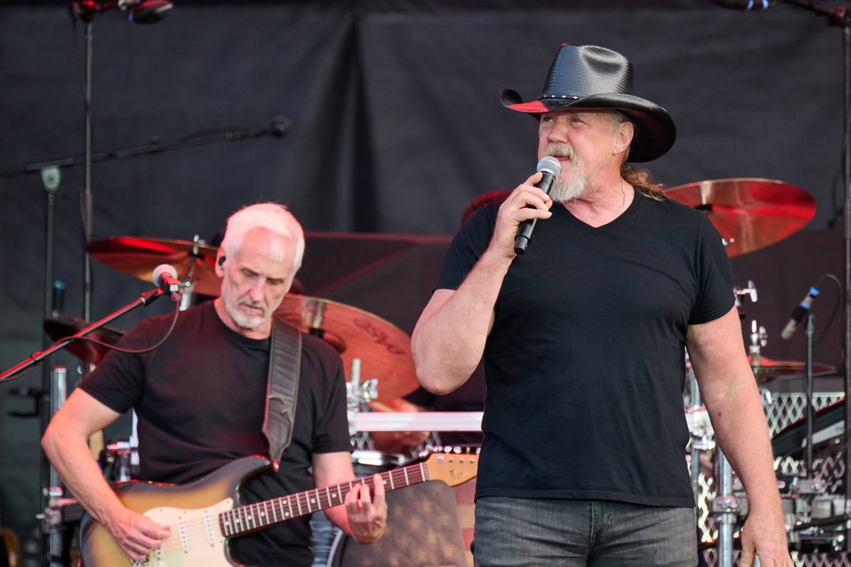“It was a great day to be alive” when <a href="/TravisTritt/">Travis Tritt</a> &amp; <a href="/TraceAdkins/">Trace Adkins</a> took to the stage at the Treasure Island Amphitheater! Thanks for singing along and for the moments we’ll never forget! 🎶