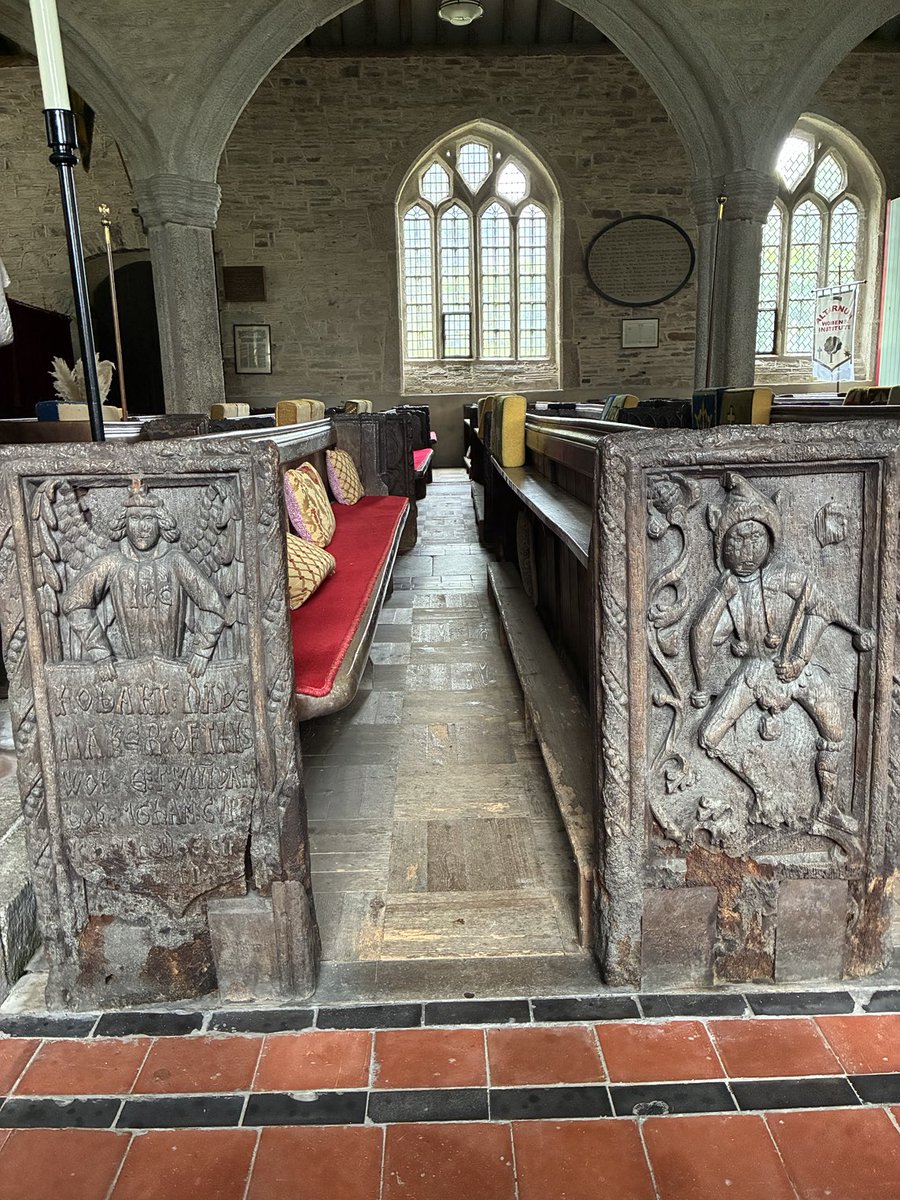 zarahandley's tweet image. Two of 79 carved bench ends of Altarnun church,1510-30
Left, angel holding shield, says “Robart Daye Maker of this work, thus all bench ends attributed to him. 
Right-The Jester or Fool, believed to record the event when the clergy would dress as fools &amp;amp; cavort on All Fools Day