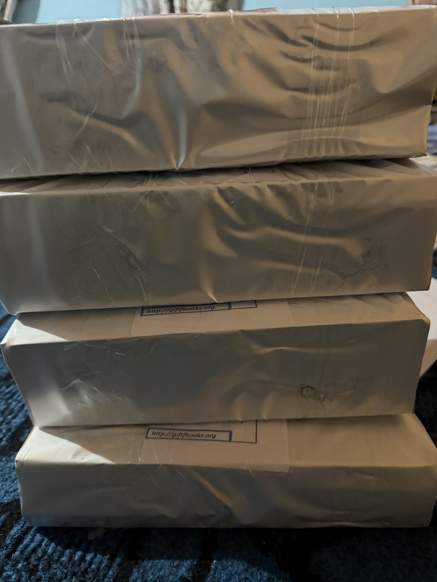 Gift Books tweet media