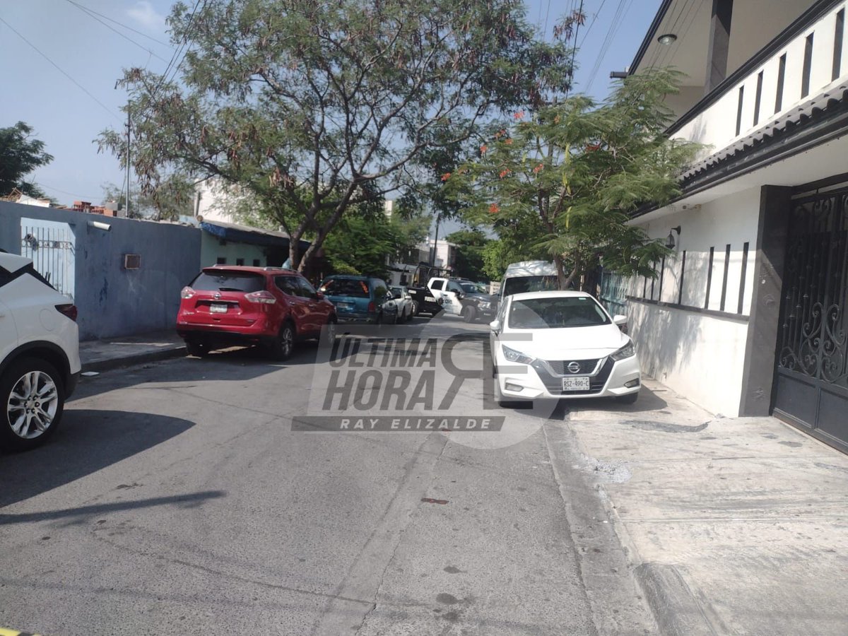 rayelizalder's tweet photo. Delincuentes vestidos presuntamente con ropa táctica, ingresan a domicilio, amarran con cuerdas a Familia, incluidos dos pequeñitos, luego les roban efectivo, electrodomésticos, Celulares y iPads en la Zona Norte de Monterrey .

Despliegue de autoridades, se da sobre la Calle Cártamo en la colonia 7 de Noviembre de Monterrey.

Afortunadamente, no hay heridos. @joluisgarcia @nmasmonterrey @Cicmty @MtyFollow