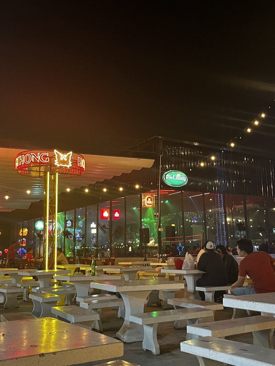 phsin_wi's tweet photo. เจอก็เดินมาทักหน่อย 😁🍻
#ตลาดนั่งเพลิน #นิคมลาดกระบัง https://t.co/n1Hjs9N08C
