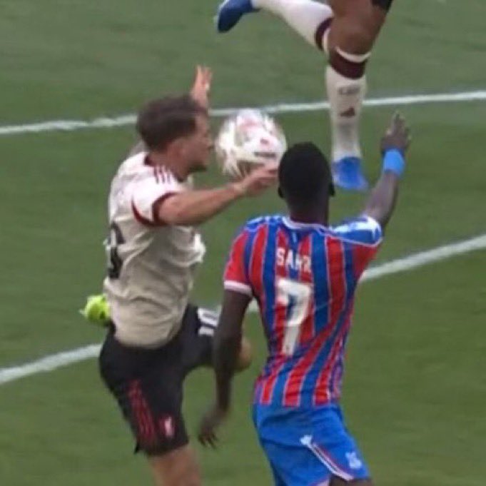 Lea_EFC's tweet image. The PGMOL tried to give Liverpool the Community Shield but failed:

❌ Konate not booked for an obvious yellow card offence

❌ Alexis Mac Allister obviously handball but no penalty awarded 

❌ Alisson clearly off his line when he saved Eze’s penalty

✅ Football wins today