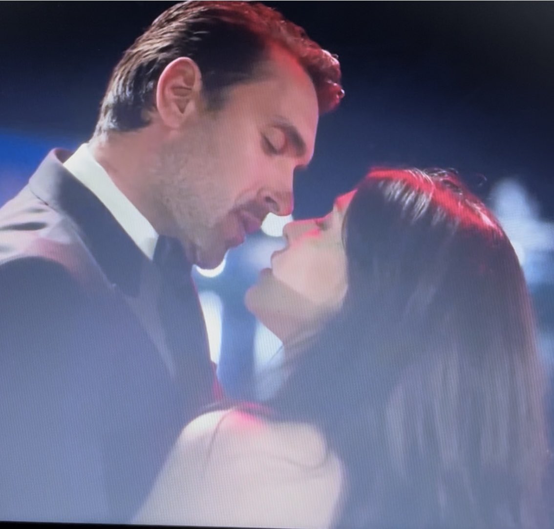 StarlingMidia's tweet photo. https://t.co/xSDNTJKkXn
Nilüfer and Kaan 1st kiss in Çift Kisilik Oda! #ciftkisilikoda #Nilüfer #KaanTunca #UlasTunaAstepe #DevrimOEzkan #dizi #novelaturca #turkishdrama #turkishserire #RoomforLove #Turkishtvshow https://t.co/haF3J7K5rY