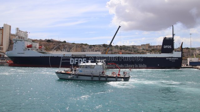 Shipguru's tweet photo. #danishhomeguard #watercraftP2000 #patrolcraft #HJV_HUGIN A 547 #shifting at #grandharbourmalta - 05.08.2025 - https://t.co/nfgboxc3g3 - NO PHOTOS can be used or manipulated without our permission @Gibdan1 @med_shipSpotter @key2med @Frontex @DFDSChnlFreight @WarshipsIFR https://t.co/Yae3pq583n