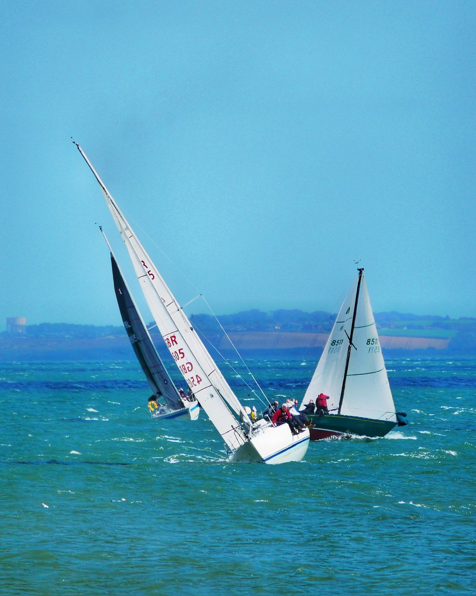 Malcmpbel's tweet photo. Off Carrickfergus on Saturday. @carrickfergussc  @WeatherCee @CarrickfergusBC @barrabest @WeatherAisling @mea_bc @sailingireland @LoveBallymena @StormHour https://t.co/l6Lqx3oGJU