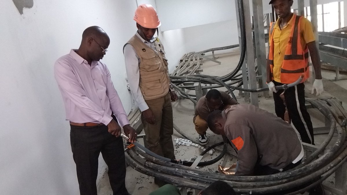 Situation en cours : Nos équipes, sous la supervision du Directeur Général @Regideso-bdi, travaillent sans relâche  pour rétablir la situation.Merci pour  votre bonne compréhension !