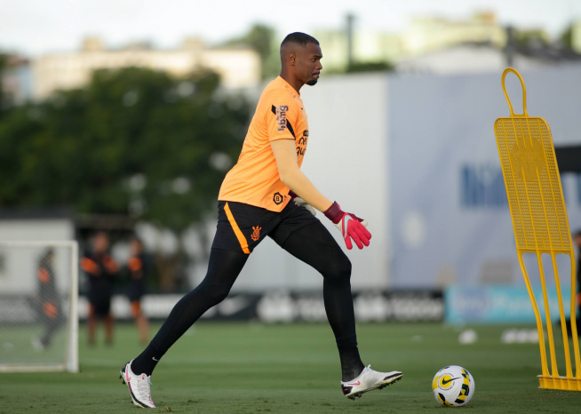 venecasagrande's tweet photo. Palmeiras acertou a contratação de Carlos Miguel junto ao Nottingham Forest. O Verdão vai pagar 4 milhões de euros pelo goleiro. O jogador viaja em breve para se apresentar. A informação da negociação foi noticiada primeiro pelo @danilolavieri.

Foto: Rodrigo Coca / Corinthians https://t.co/oavMqlgg9e