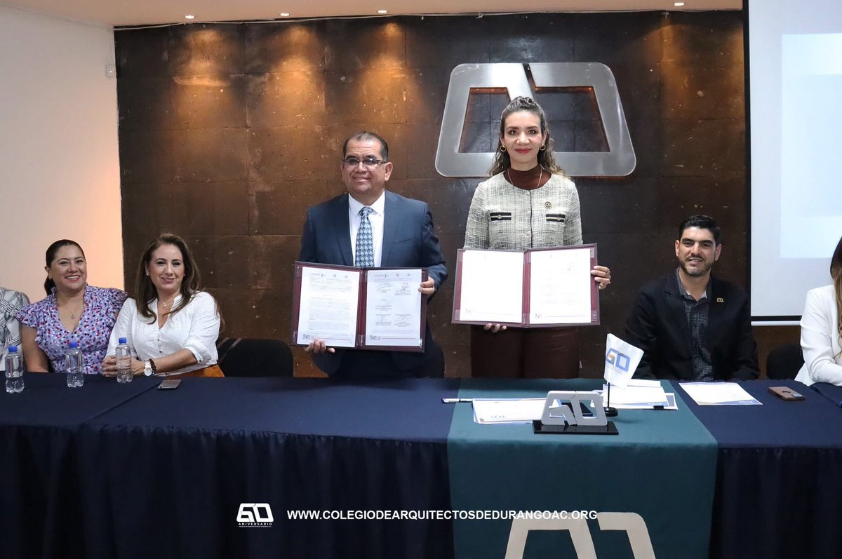 𝐀𝐬𝐚𝐦𝐛𝐥𝐞𝐚 𝐨𝐫𝐝𝐢𝐧𝐚𝐫𝐢𝐚 𝐝𝐞𝐥 𝐂𝐎𝐋𝐄𝐆𝐈𝐎 𝐝𝐞 𝐀𝐫𝐪𝐮𝐢𝐭𝐞𝐜𝐭𝐨𝐬 𝐝𝐞 𝐃𝐮𝐫𝐚𝐧𝐠𝐨 El CAD realizó su Asamblea de Agosto, fortaleciendo vínculos institucionales con la firma de convenio con el ITD, y  presentación de proyectos estratégicos.
#60Años