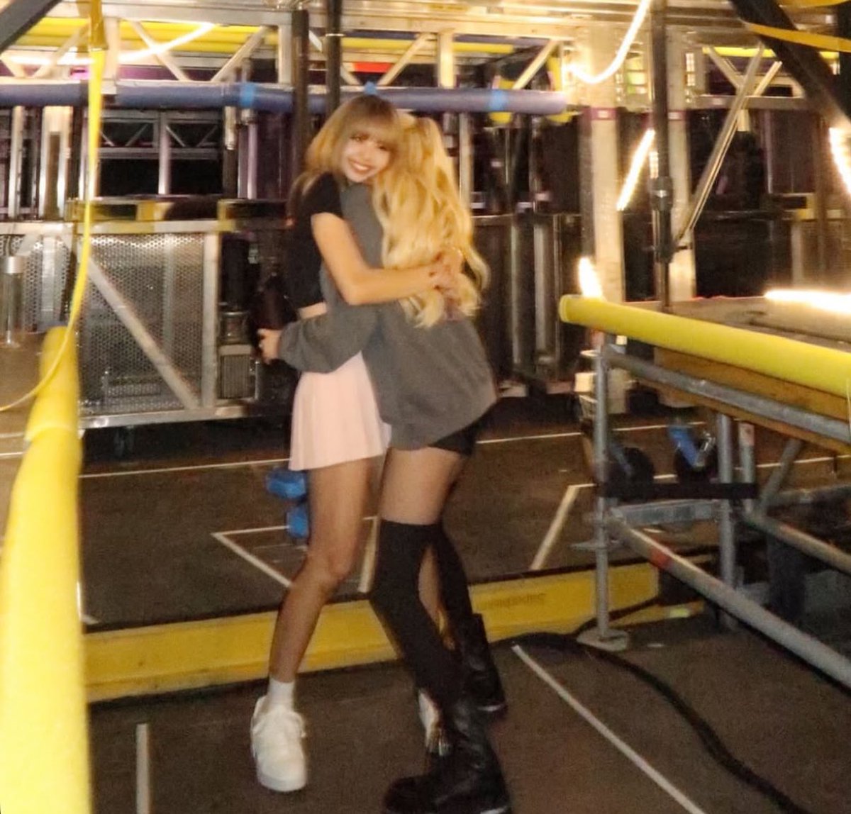 roseannepics's tweet photo. CHAELISA https://t.co/MdT1LvyUWD