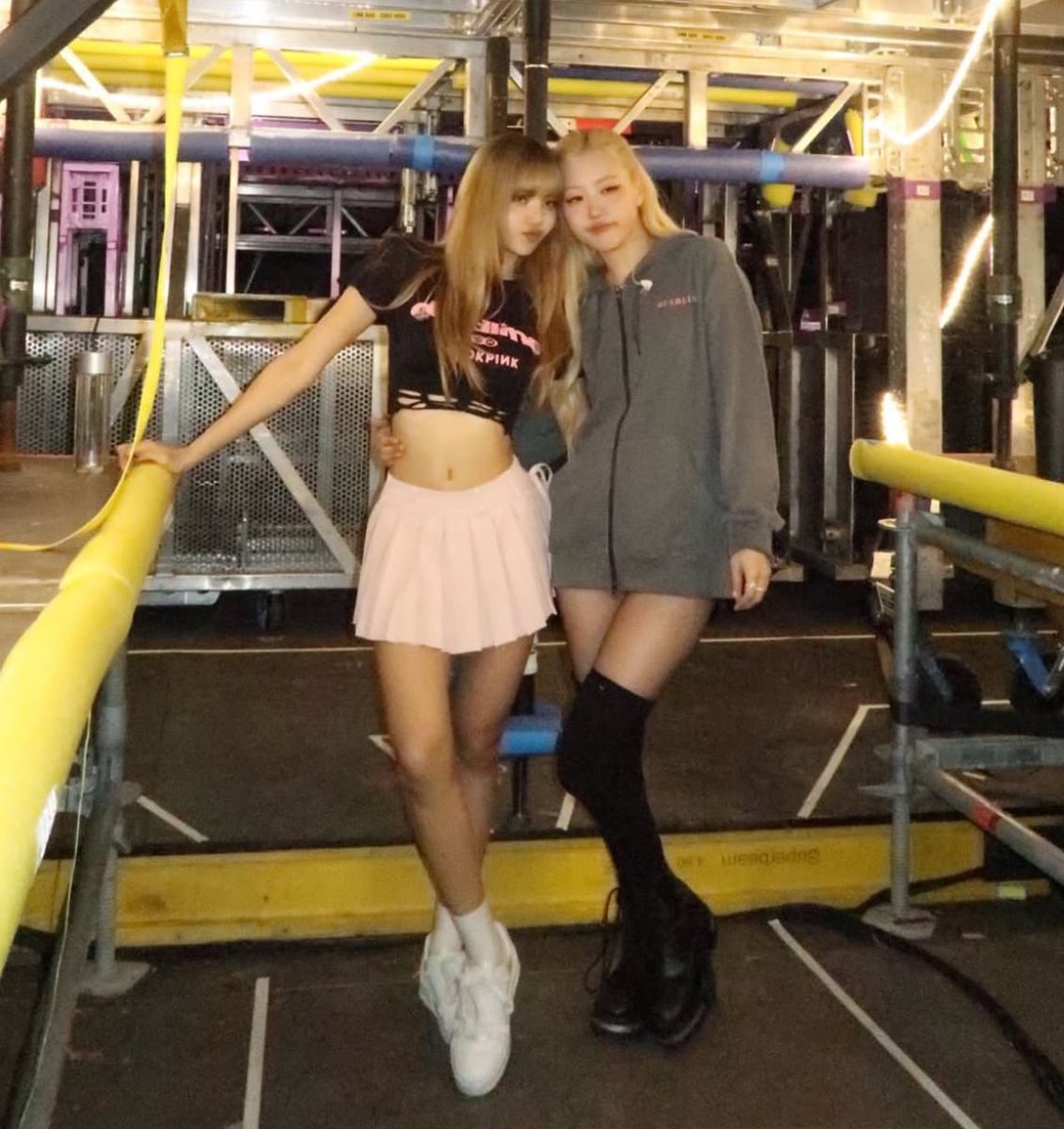 roseannepics's tweet photo. CHAELISA https://t.co/MdT1LvyUWD