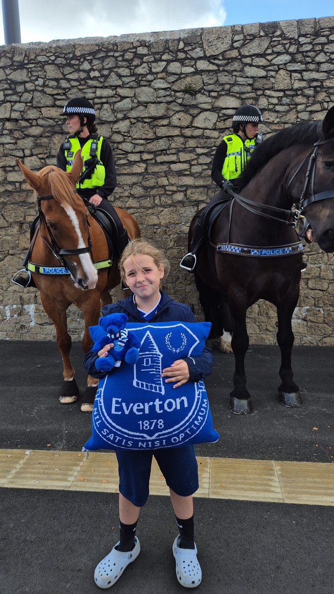 Pri1878's tweet image. Her first game ever. 🩵

#UTFT