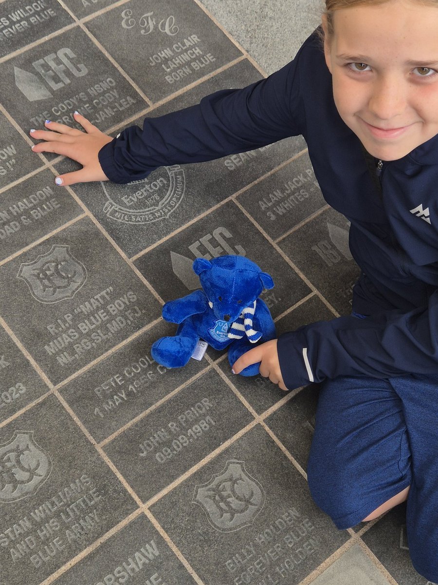 Pri1878's tweet image. Her first game ever. 🩵

#UTFT