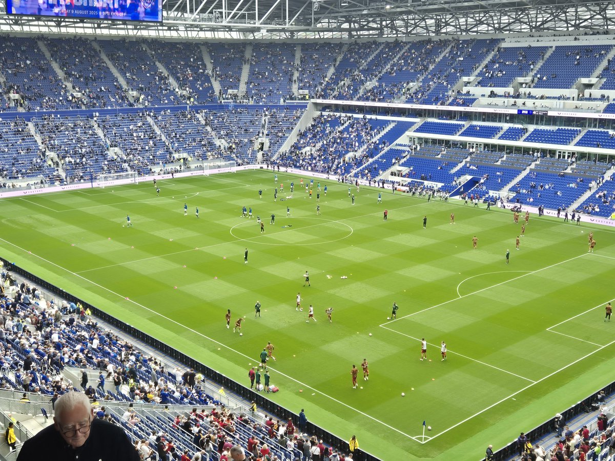 Pri1878's tweet image. Her first game ever. 🩵

#UTFT