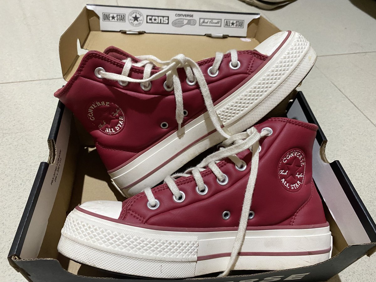 grumpygworl's tweet photo. Preloved Converse Red Leather Chuck High Sneakers
- Ukuran 39
- Ready box
- Lightly used
- Original from sportstation
- More detail dm!

Price 689k, bisa nego! 
#wts #wtb #conversepreloved #converseseken https://t.co/4sn1EgejR2