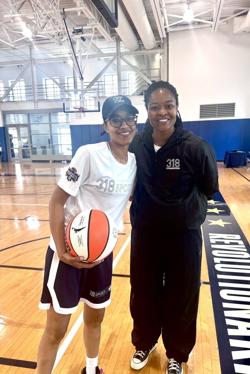 By Day 2 of the <a href="/318Foundation/">318 Foundation, Inc.</a> Academy, <a href="/AP_Slush24/">April Sykes</a> <a href="/EdnieshaCurry/">Coach Edniesha Curry (She/Her)</a> had my mind spinning in the best way possible 🤞🏾Huge thanks to Alana Beard for the vision to elevate both players &amp; coaches to elite status. 

Grateful to join this community 🏀