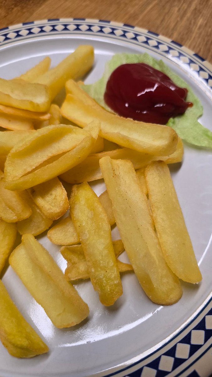 E_L_A_77's tweet photo. ich liiiiiiebe Pommes 🤩
#pommeslove
#gehtimmer
#ichliebs https://t.co/FJ63YCLRey