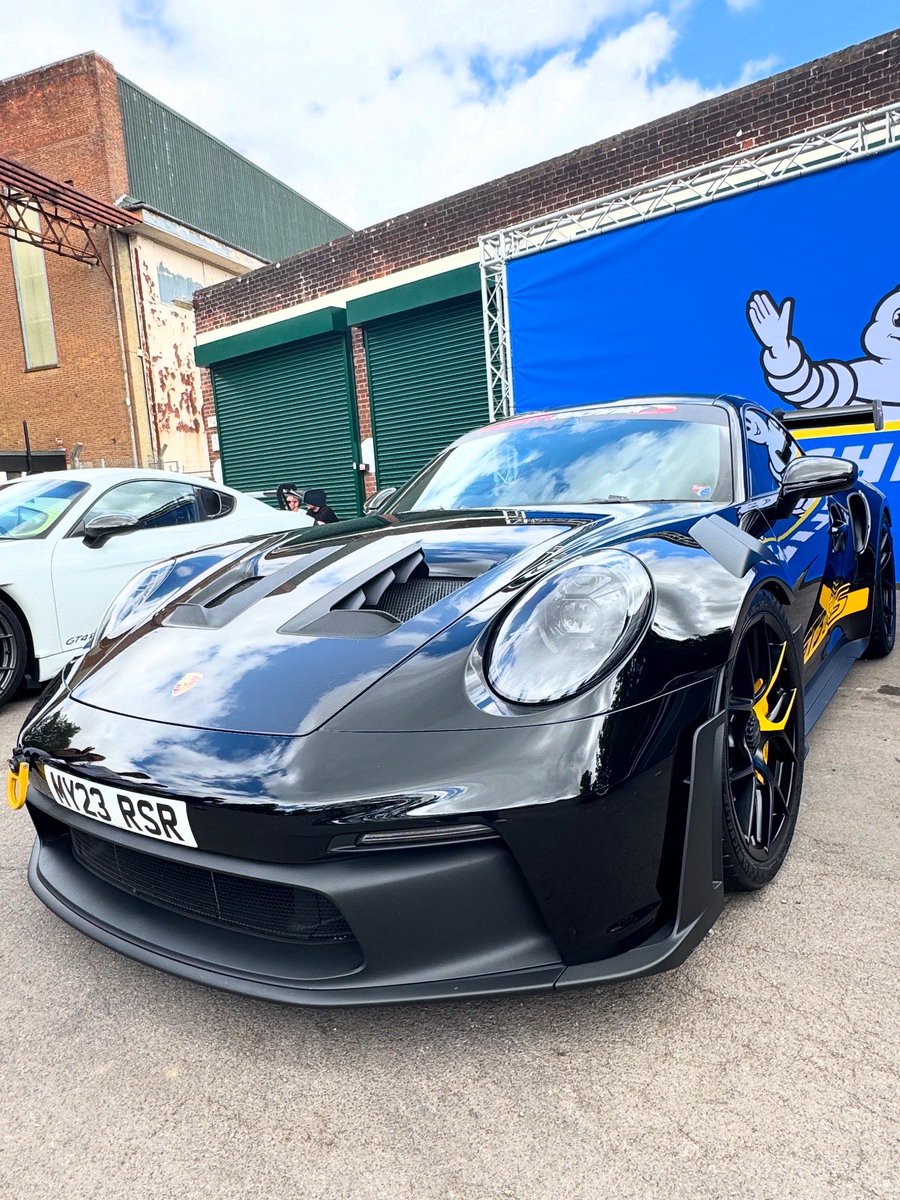 Liz05Steph3's tweet photo. Porsches galore at the Pistonheads Annual service. #pistonheads #porsche #porsche911 https://t.co/uR3XOwTVEI