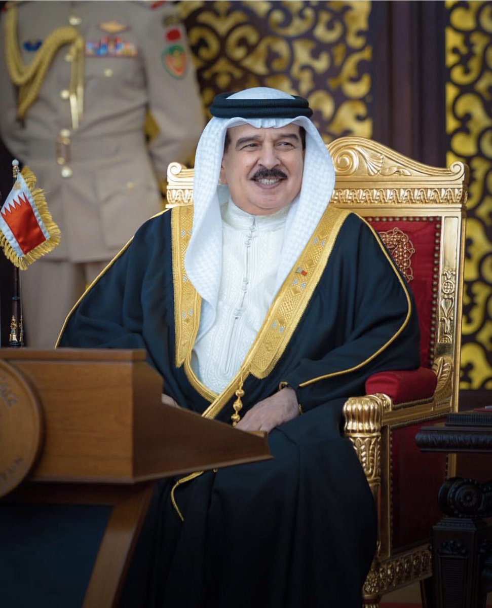 "شيخ العتوب و نور جدوتهم
الوايلي الخليفي ذرب الافعالي

اللي الى من بدا مثل البدر وجهه
في حاجبه لاح نجم السعد يلالي "