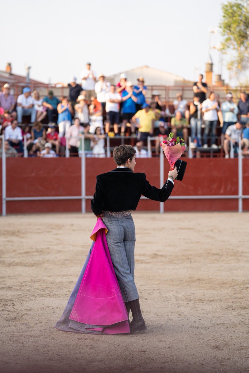 Valmojado (corrección) festival con reses de Mariano de León y Brígida Díaz Guerra para <a href="/CristianEscrib/">cristian escribano</a> Escribano dos orejas, <a href="/luispasero/">luis pasero</a> dos orejas, Miguel Serrano dos orejas y rabo, El Pastor dos orejas y Andreu Alonso dos orejas <a href="/portaltaurino/">Portal Taurino</a>