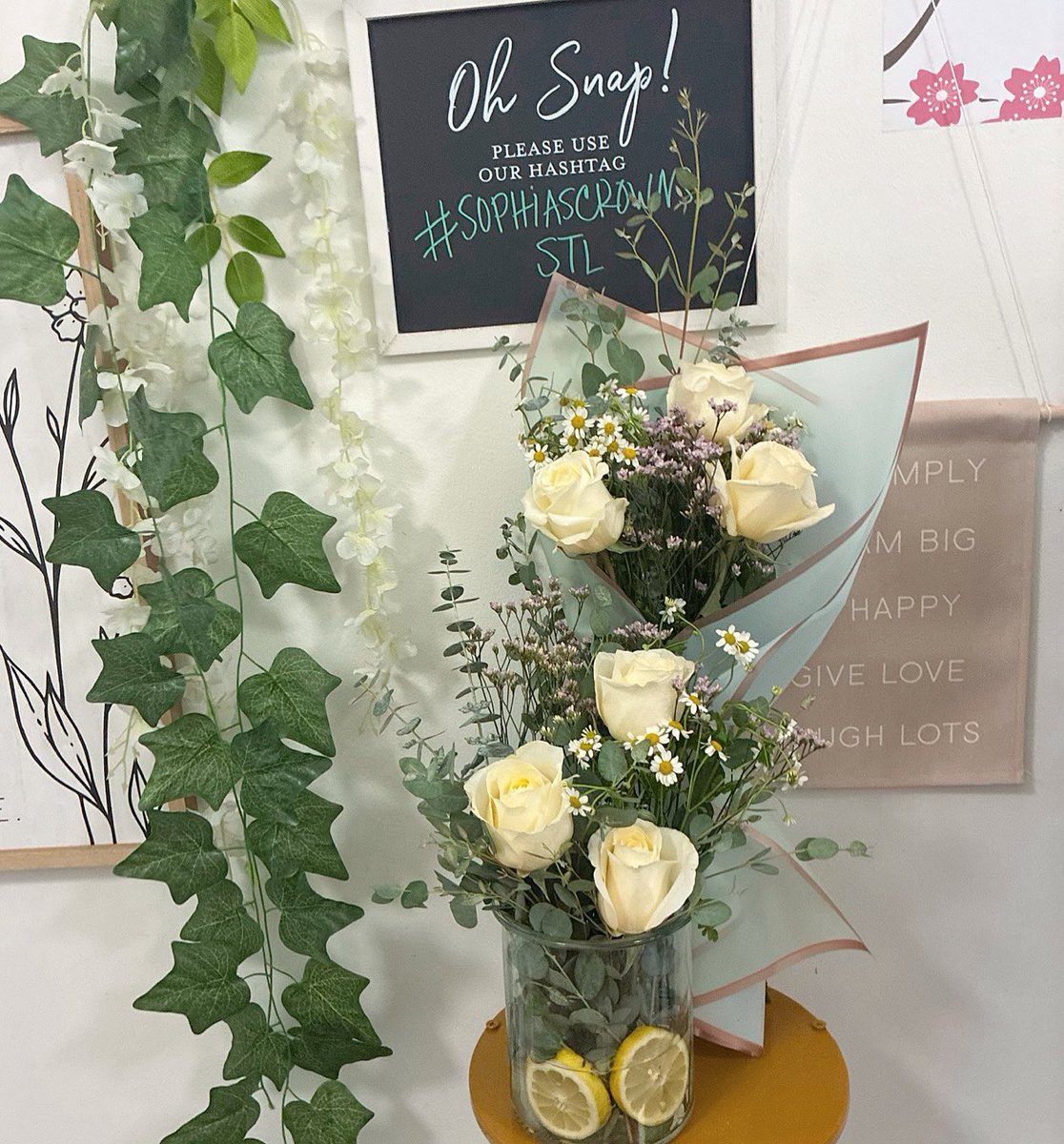 🌿 Flower Power for Your Health 🌿
Transform your space into a haven of wellness with our Wellness Arrangement! This fragrant mix of eucalyptus, lavender, lemon, and chamomile isn’t just beautiful it’s nature’s way of bringing calm, clarity, and healing into your environment.