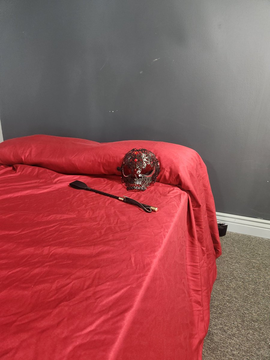 TrevTog's tweet photo. One of the fun sets for today in the studio. https://t.co/1uP1pyyOWa