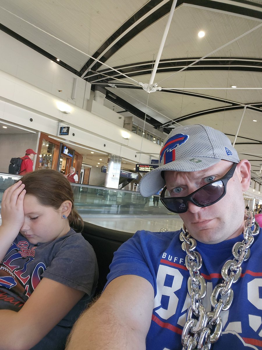 BillsChatJosh's tweet photo. Enjoying some quality daddy daughter time https://t.co/80Q6GMNVbG