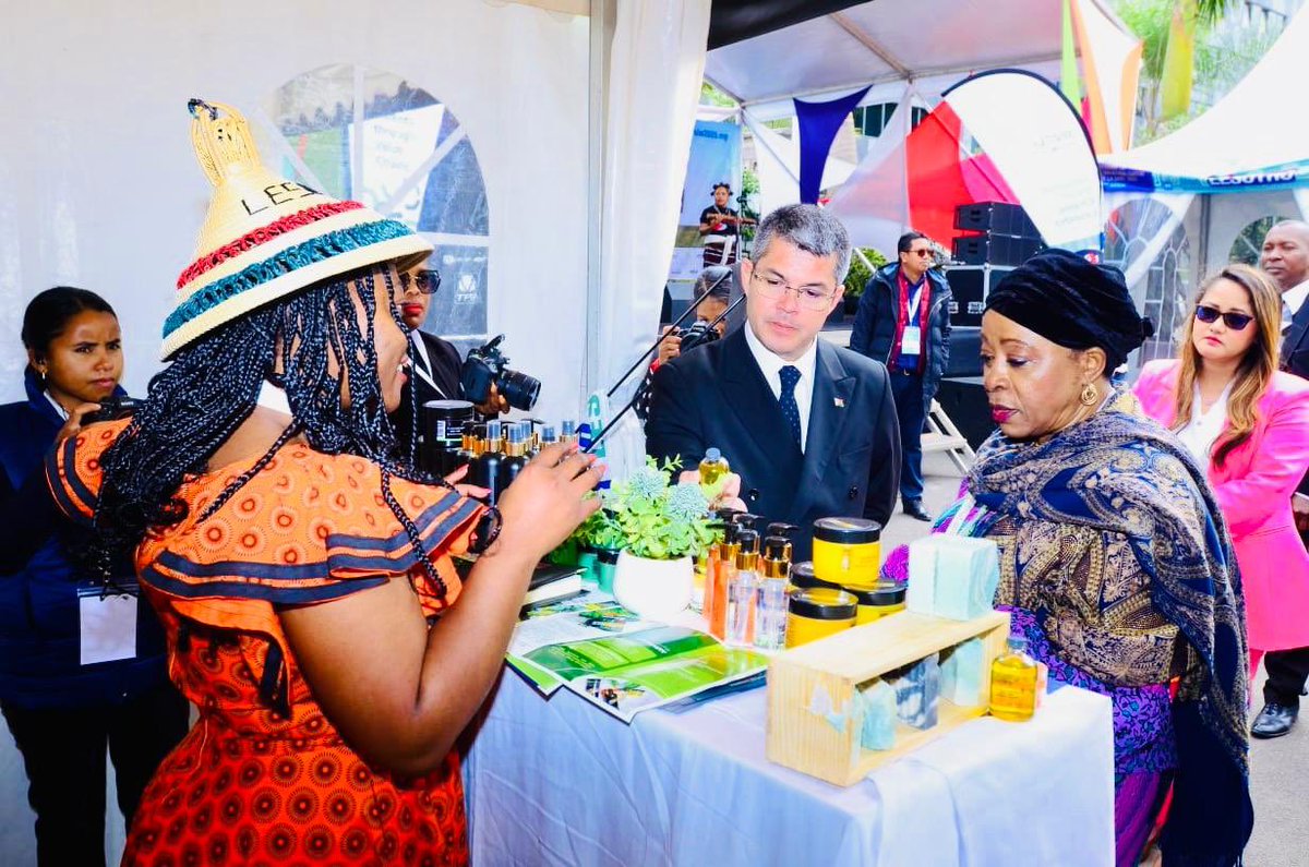 Sellwy1's tweet photo. π Antananarivo, Madagascar
A productive and insightful engagement with the Minister of Trade Madagascar.
Grateful for the valuable exchange. π±πΈπ€π²π¬
#TradeRelations #AfricanCollaboration #Lesotho #Madagascar #SIW2025 https://t.co/pBcMxJQGki