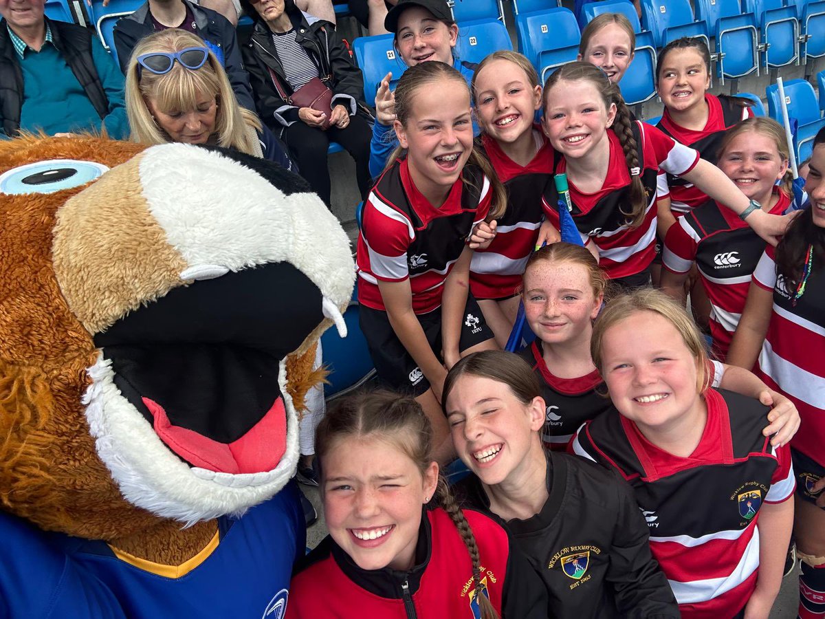The Wicklow u12 girls cheered <a href="/leinsterrugby/">Leinster Rugby</a> to a fantastic win over Ulster at Donnybrook today. 

Erin and Ciara were thrilled to get their picture taken with the Wicklow girls afterwards. Well done to all! ♥️♥️♥️💙💙