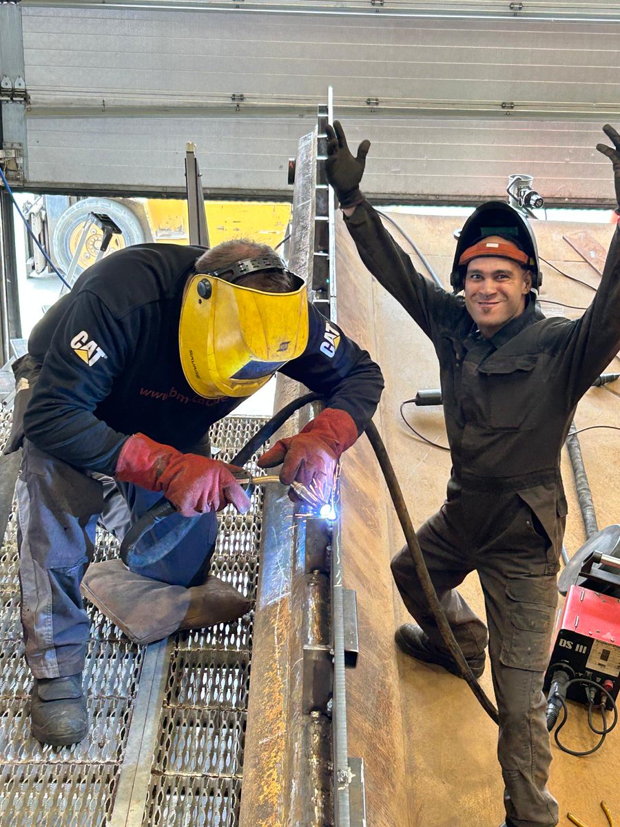 dinorenk's tweet photo. @CATtechPing thankfully, welders don't troubleshoot https://t.co/yvHO4JpIWy