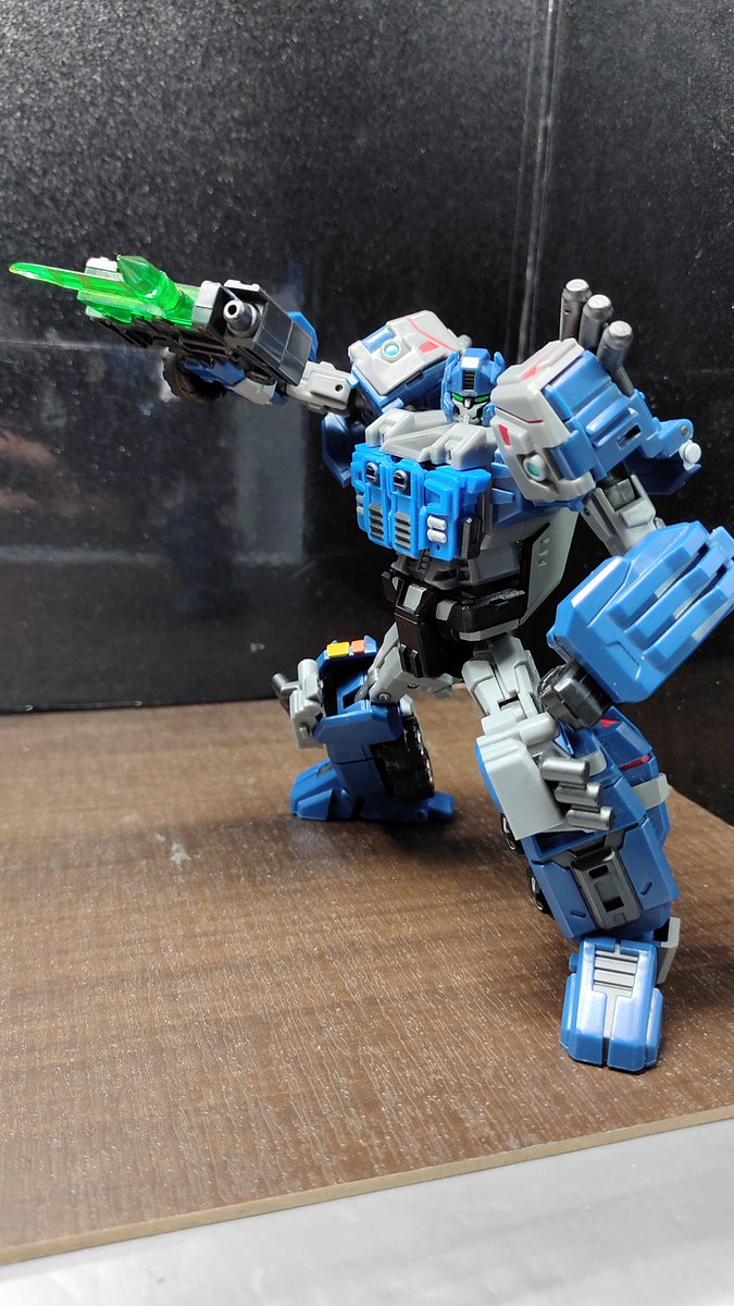 takaha_chanel's tweet photo. #FANSPROJECT WB-02 STEELCORE‼️
可動は特段普通ですがこいつの武器が3段変形なんですよ‼️
大して変わらないかもしれないけど私としてはストライク✨
しかも差し替えとかなく、持ったまま帰られるのが良いですね🎶
#非正規 https://t.co/MDos7hdOlW