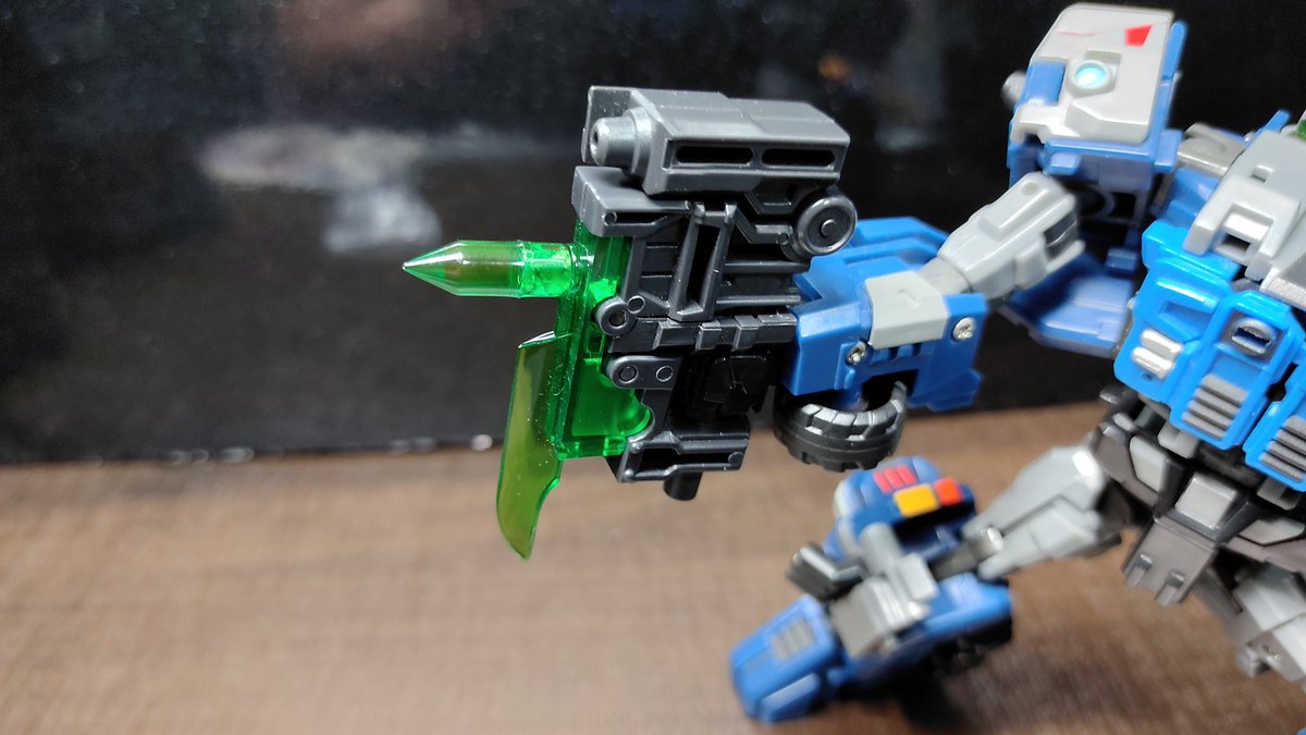 takaha_chanel's tweet photo. #FANSPROJECT WB-02 STEELCORE‼️
可動は特段普通ですがこいつの武器が3段変形なんですよ‼️
大して変わらないかもしれないけど私としてはストライク✨
しかも差し替えとかなく、持ったまま帰られるのが良いですね🎶
#非正規 https://t.co/MDos7hdOlW