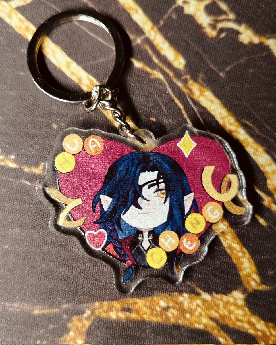 Aaaah!!! This is incredible!!! This is the first time I've made a keychain with my art on it. It's so... wow! I'm so happy. It's not for sale, just for myself, haha. but it's so... wow... can't get enough of it...