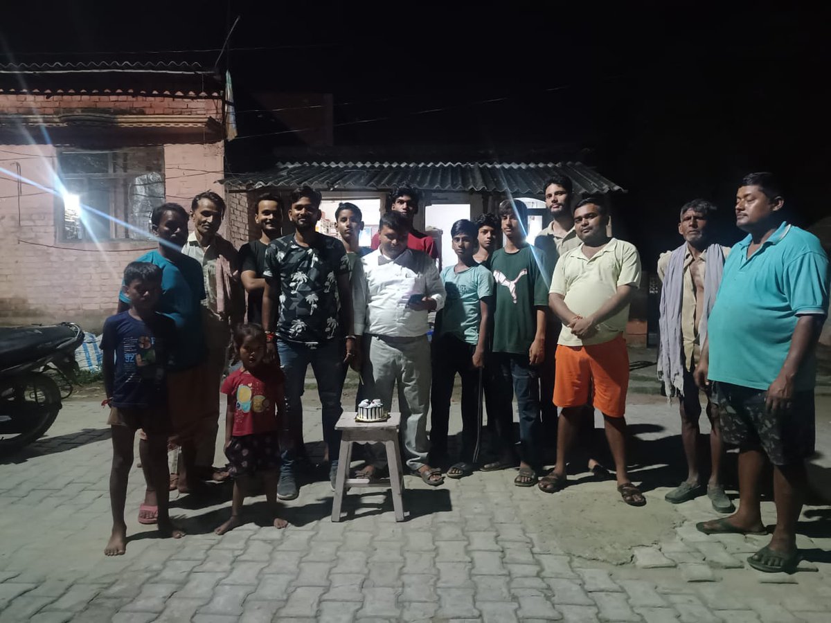 Krishna Mohan Yadav (@krishnamohanup) on Twitter photo आज अपने गाँव में सभी साथियों के साथ जिला पंचायत सदस्य माननीय श्री कुमरेश भाई जी का केक काटकर जन्मदिन मनाया गया। 
श्री कुमरेश भाई जी को जन्मदिन की हार्दिक बधाई एवं शुभकामनाएं।
ईश्वर से कामना है कि आप सदैव स्वस्थ, प्रसन्न रहे एवं दीर्घायु हो। आज अपने गाँव में सभी साथियों के साथ जिला पंचायत सदस्य माननीय श्री कुमरेश भाई जी का केक काटकर जन्मदिन मनाया गया। 
श्री कुमरेश भाई जी को जन्मदिन की हार्दिक बधाई एवं शुभकामनाएं।
ईश्वर से कामना है कि आप सदैव स्वस्थ, प्रसन्न रहे एवं दीर्घायु हो।