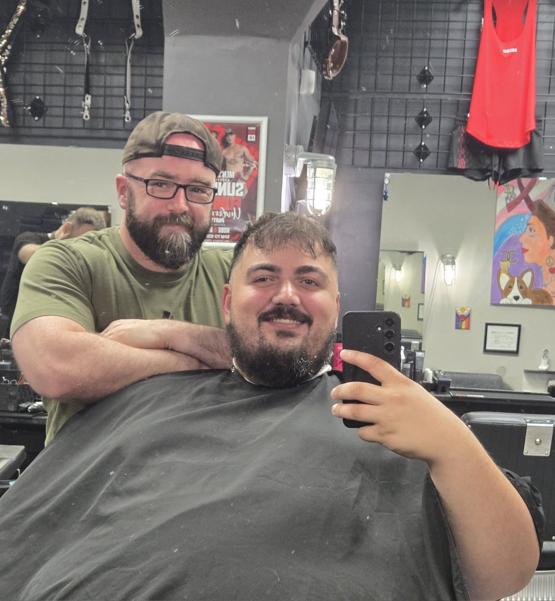 chubpit's tweet photo. Fresh cut, good vibes, and even better company πββοΈβοΈ Thanks to Dan Boomer for keeping me looking sharp! #HairGoals #SharpStyle #LookingFresh #BarberLife #GroomedToPerfection https://t.co/cOxHbJ8myO