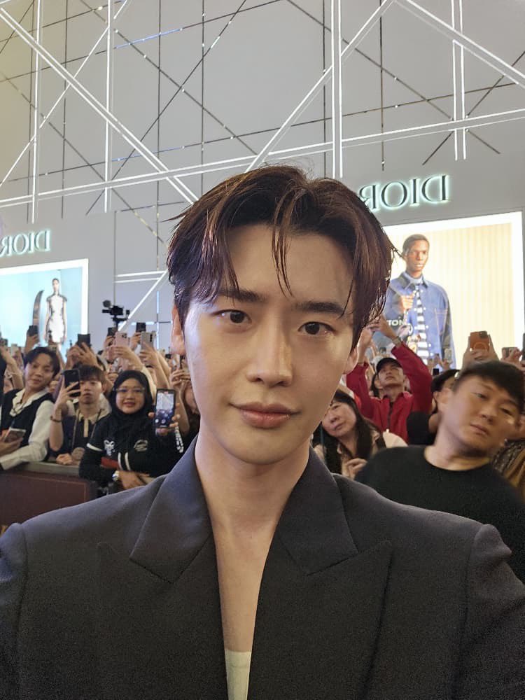 sofiah_amylia's tweet photo. Someone pinch me 😭❤️ 

Credit to the owner of the selfie cause somehow someone airdropped it to me ❤️

#LawAndTheCity #MunKaYoung
#LawAndTheCityinMY #문가영 #서초동 #MunKaYounginKL #MunKaYoungINMY https://t.co/XFwARpfurL