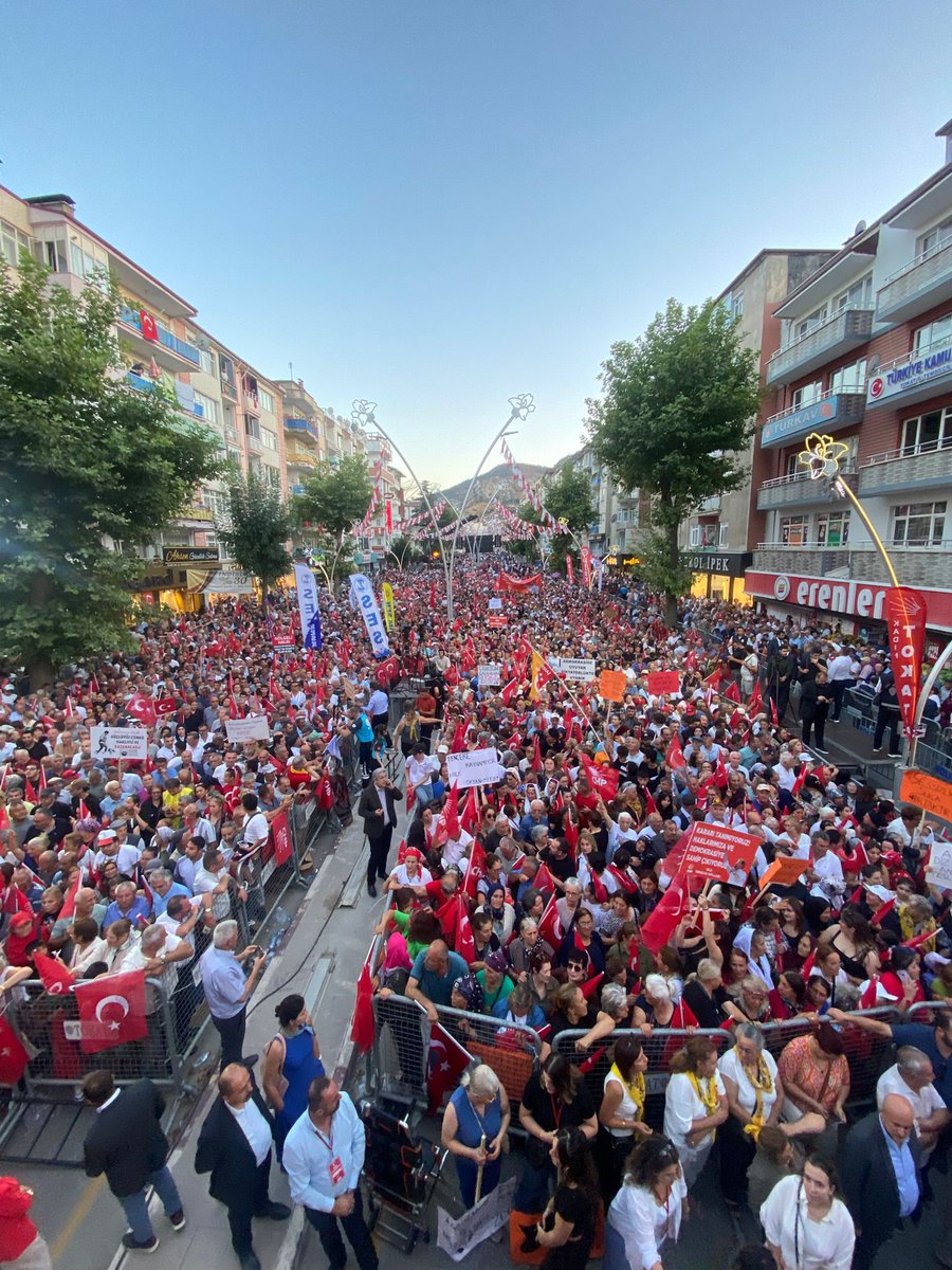 Çok güzelsin Tokat…

Mitingimiz başlamadan meydan dolup taştı…

#TokatMitingi