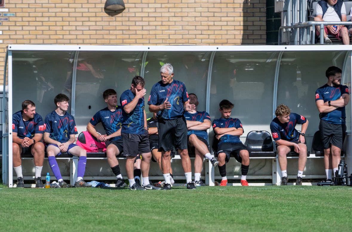 MELKSHAMTOWNFC's tweet image. Our Management, coaches, staff and subs – rocking the VX3 benchwear in style for the @SouthernLeague1 25/26 first game of the season. Big thanks to VX3 for keeping the team looking and feeling top-class. 🖤💛 #VX3 #SouthernLeague #TeamStyle @swsportsnews