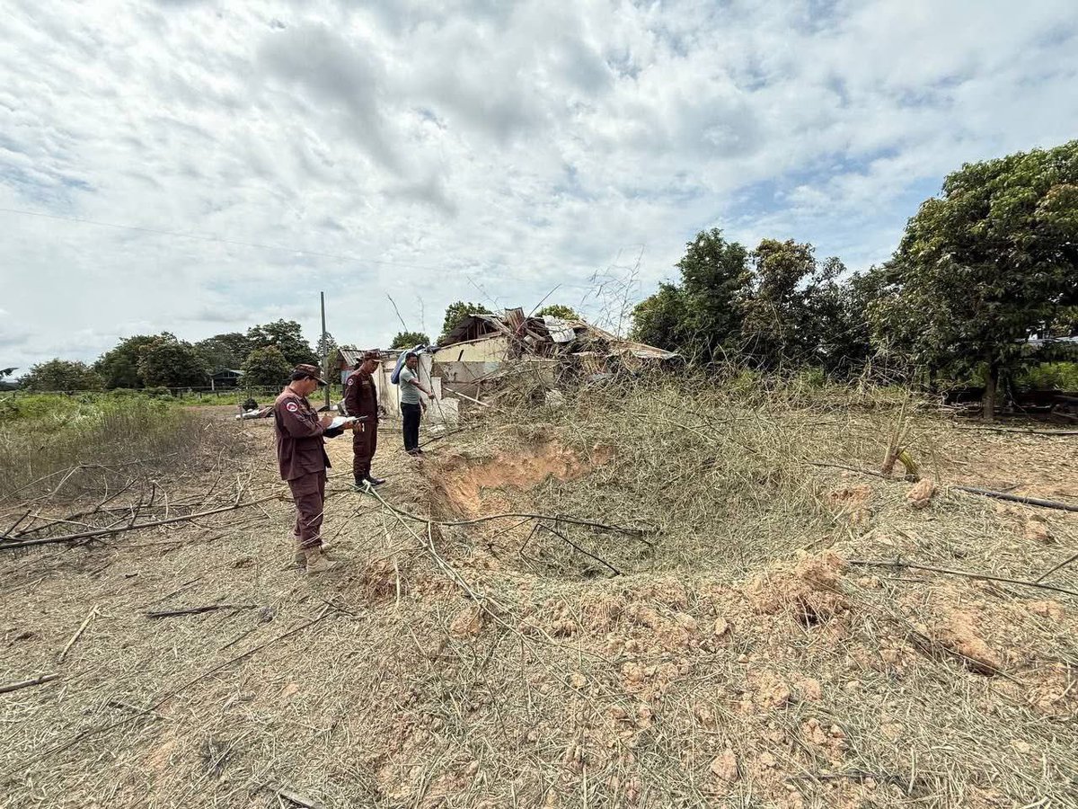 pheaktraneth's tweet image. Base on an operational war record of Oddor Meanchey Front recorded 1,549 bombs were dropped. #CMAC is deploying technical teams for surveying, marking and clearing the affected areas by bombing and shelling, to provide safety for local residents returning homes.