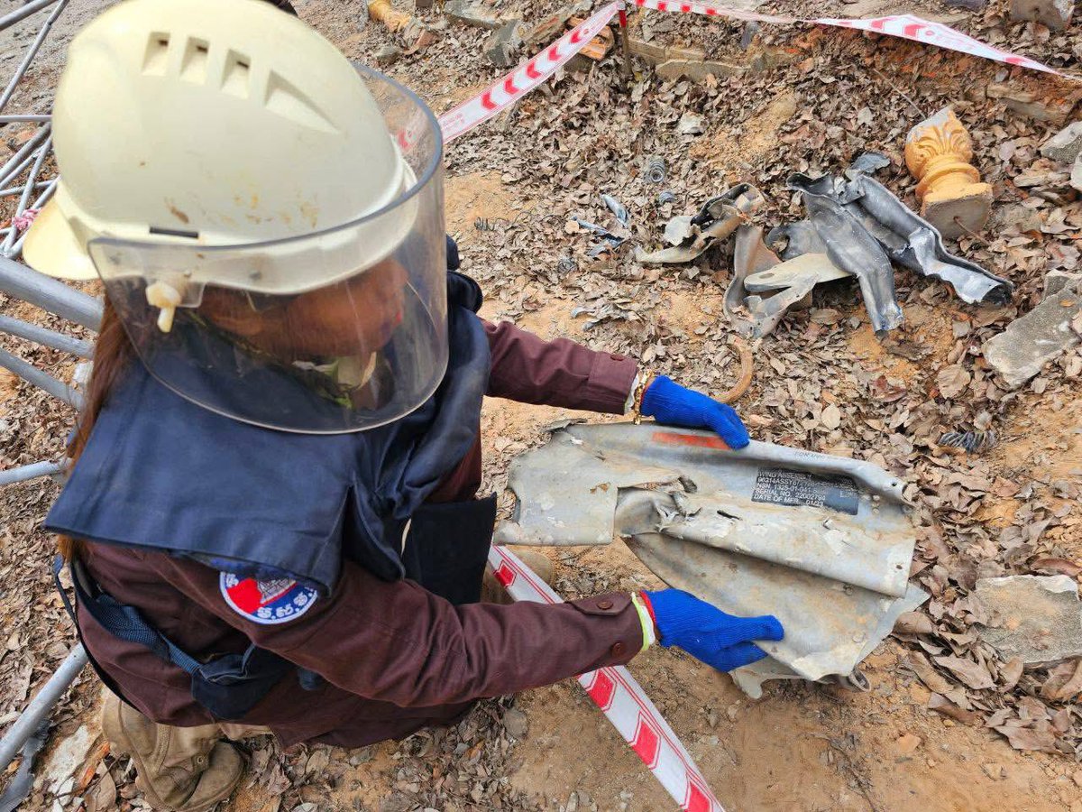 pheaktraneth's tweet image. Base on an operational war record of Oddor Meanchey Front recorded 1,549 bombs were dropped. #CMAC is deploying technical teams for surveying, marking and clearing the affected areas by bombing and shelling, to provide safety for local residents returning homes.