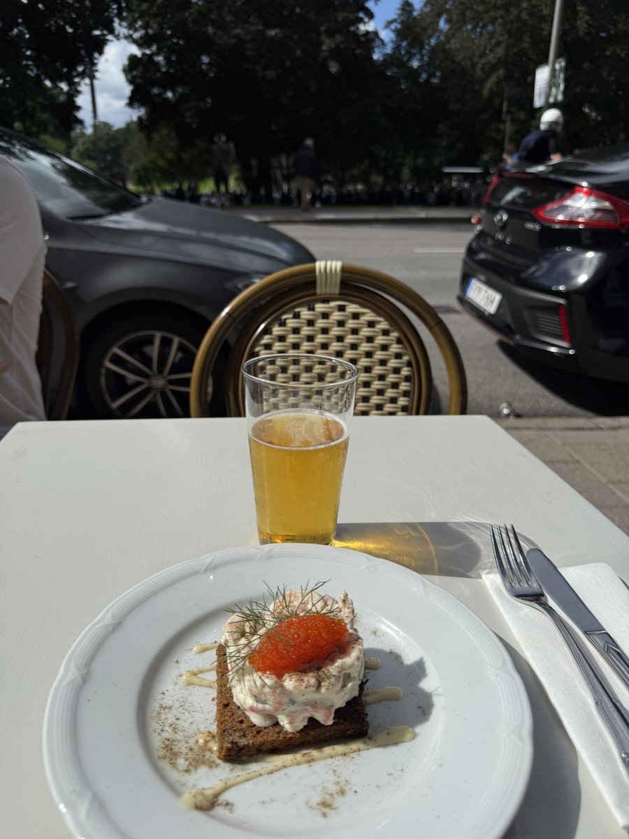 Aja fick en bira och Skagenmacka innan iaf.