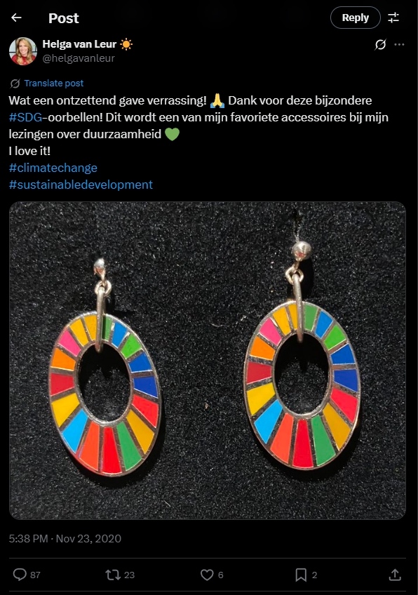 BreadfordBrian's tweet photo. @helgavanleur Helga van Deugleur heeft haar ziel verkocht aan een paar ''oorbellen''. Niet meer te vertrouwen deze Uienradar. https://t.co/gDeukAzl3Q https://t.co/PsmVTnRHAF
